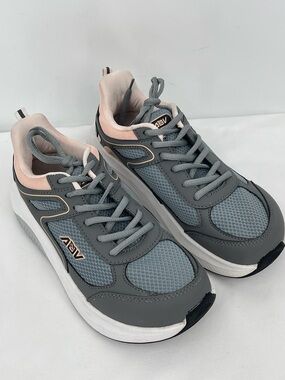 AOV Women's Gray and pink Athletic Sneakers - WOMENS SIZE 7.5 LIKE NEW